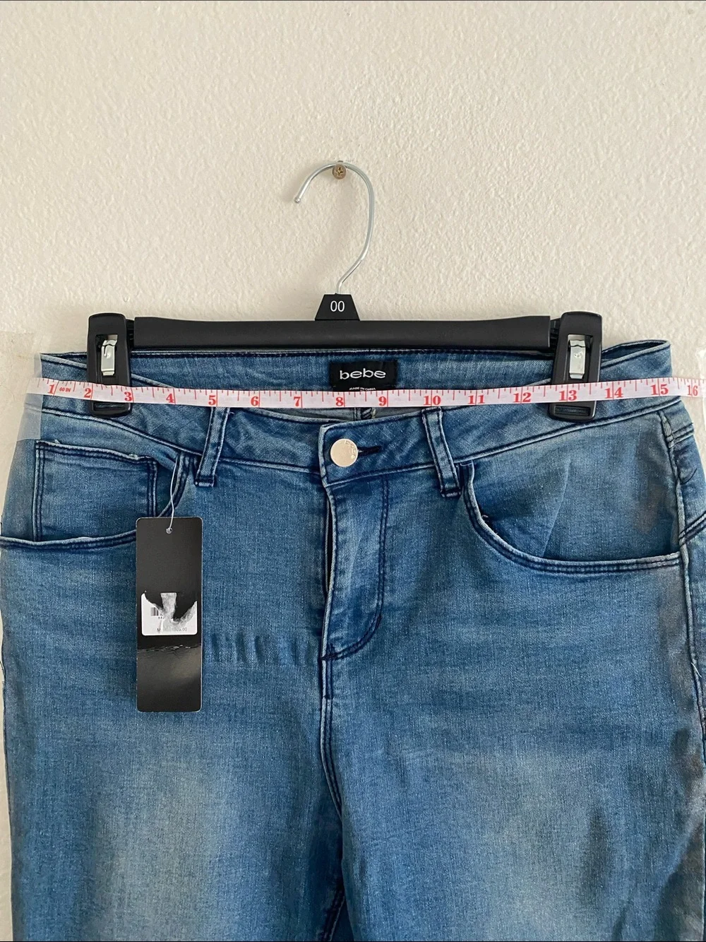 BEBÉ  Skinny Jeans in Faded Blue Stretch. Size 29